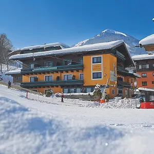 https://hotel-pension-wolfgang.saalbachhinterglemmhotels.com